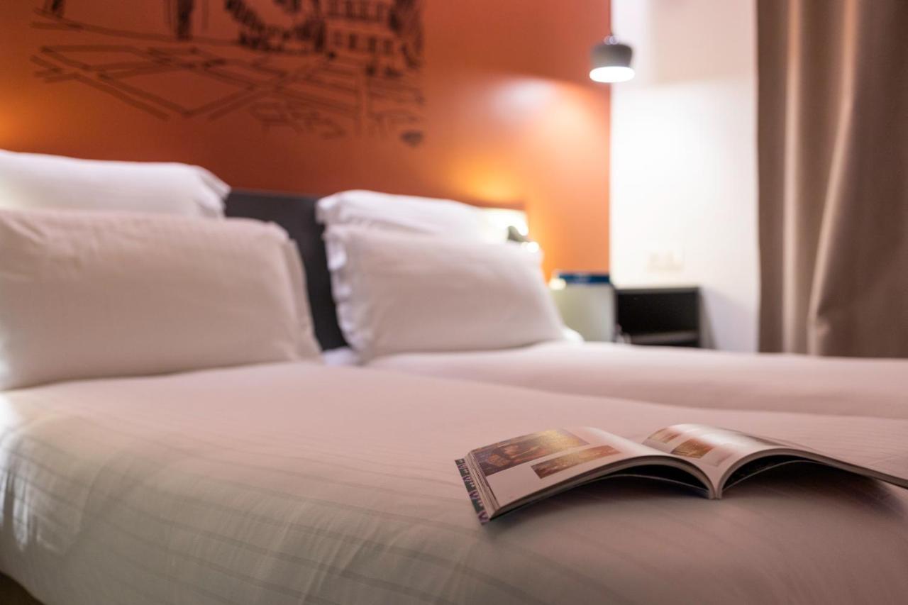 Hotel Restaurant Kyriad Frejus Luaran gambar
