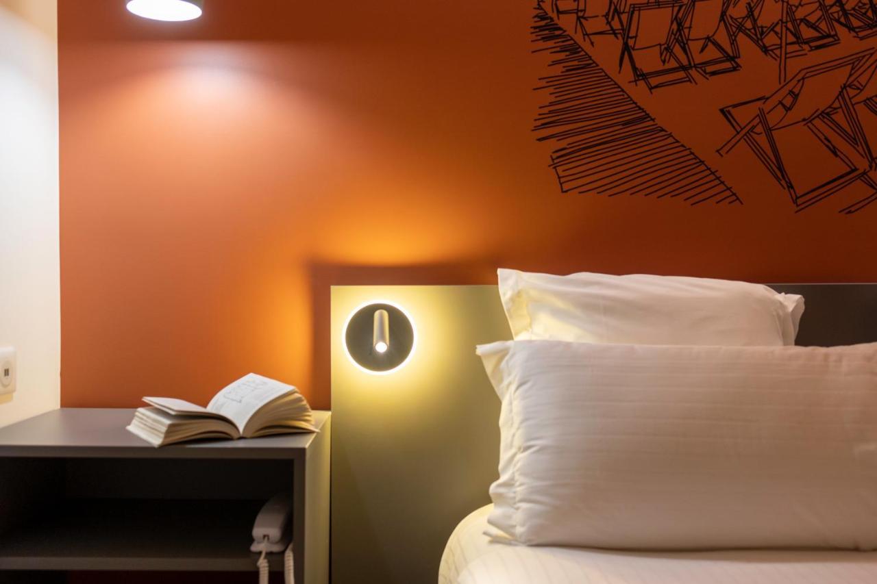 Hotel Restaurant Kyriad Frejus Luaran gambar