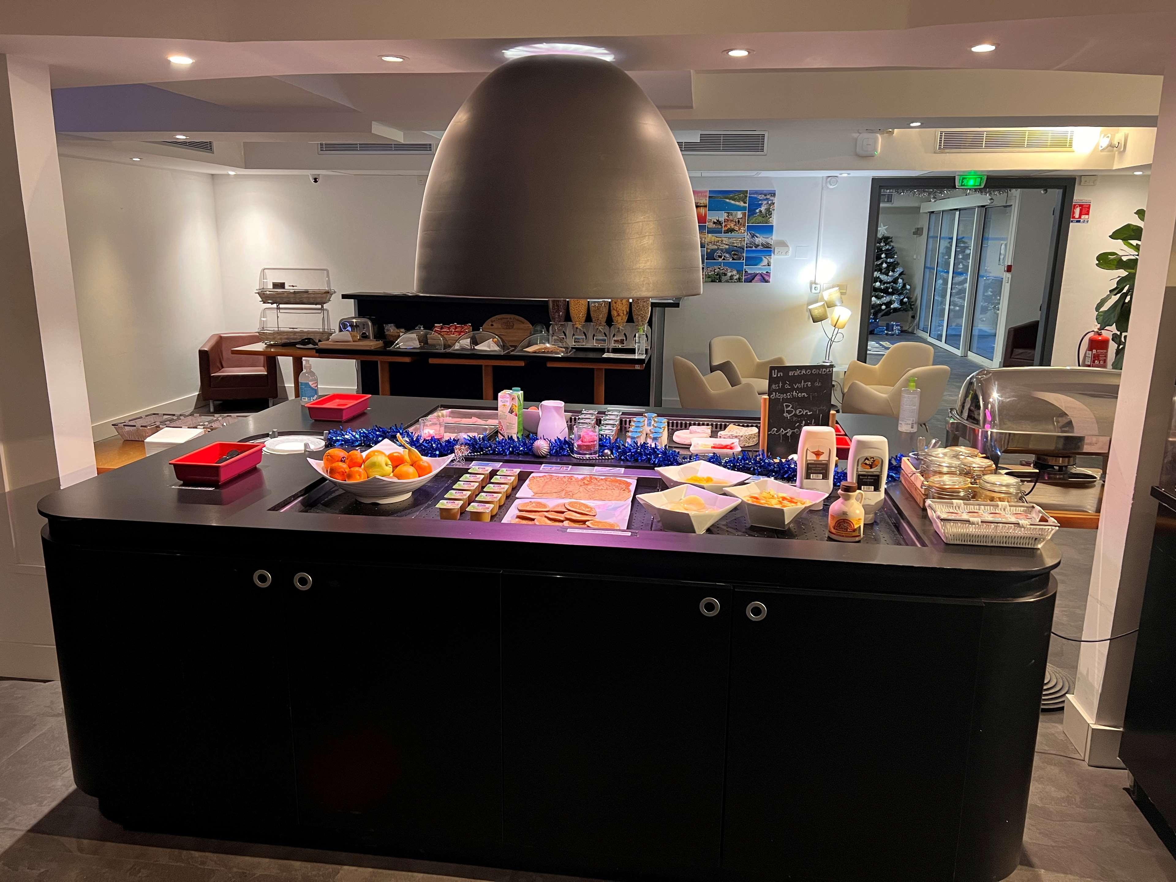 Hotel Restaurant Kyriad Frejus Luaran gambar