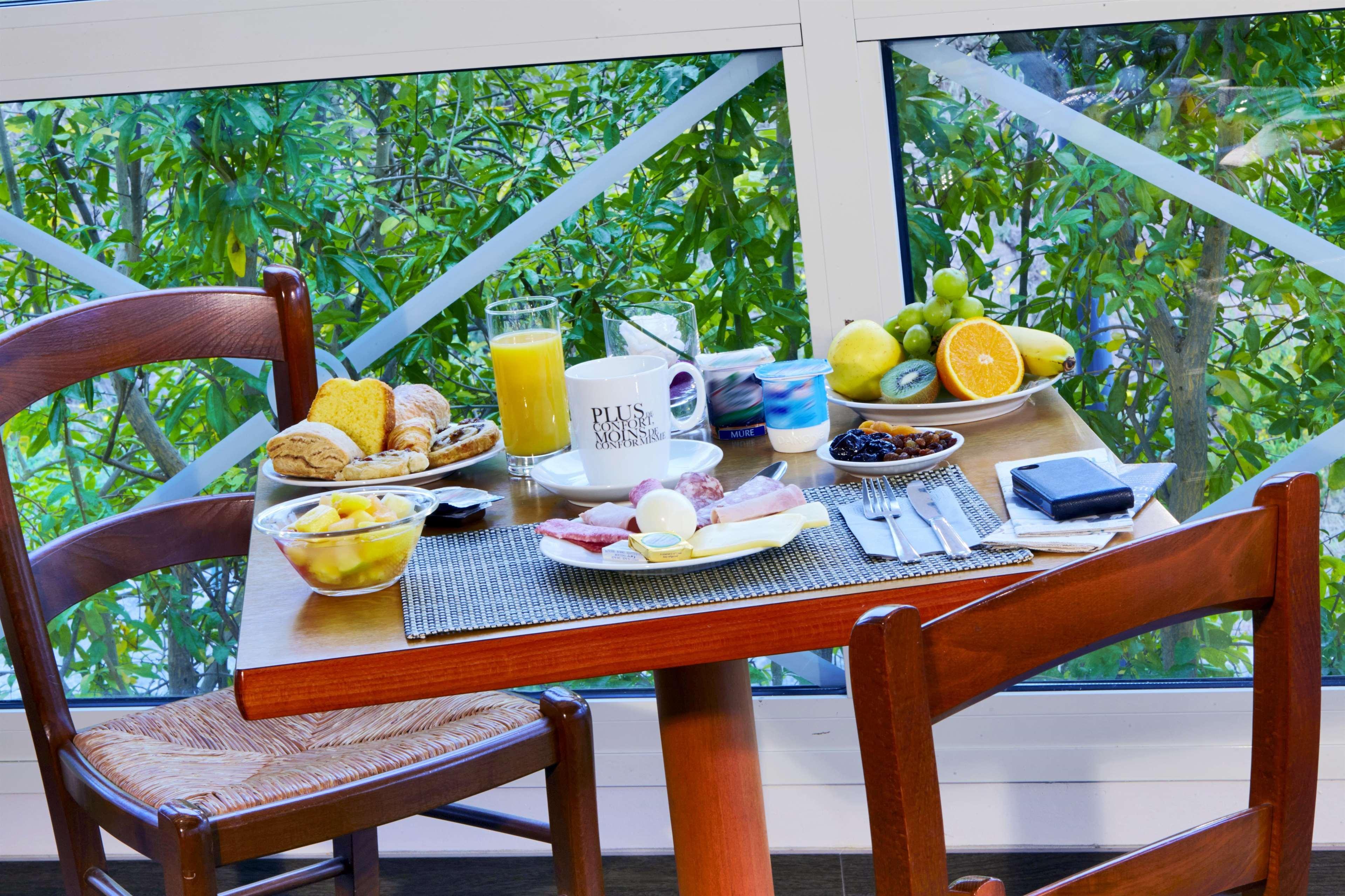 Hotel Restaurant Kyriad Frejus Luaran gambar