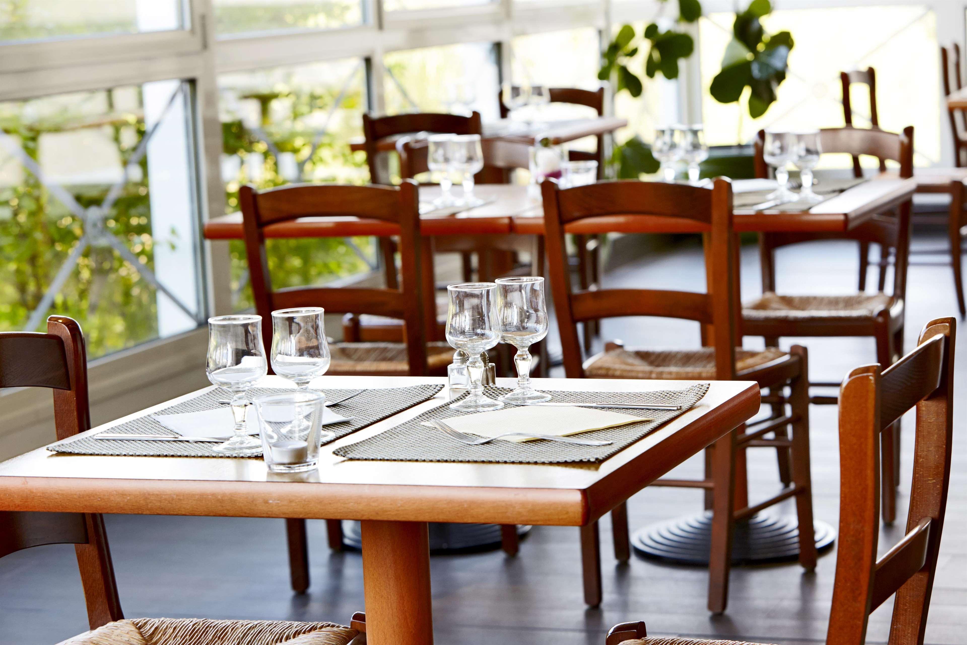 Hotel Restaurant Kyriad Frejus Luaran gambar