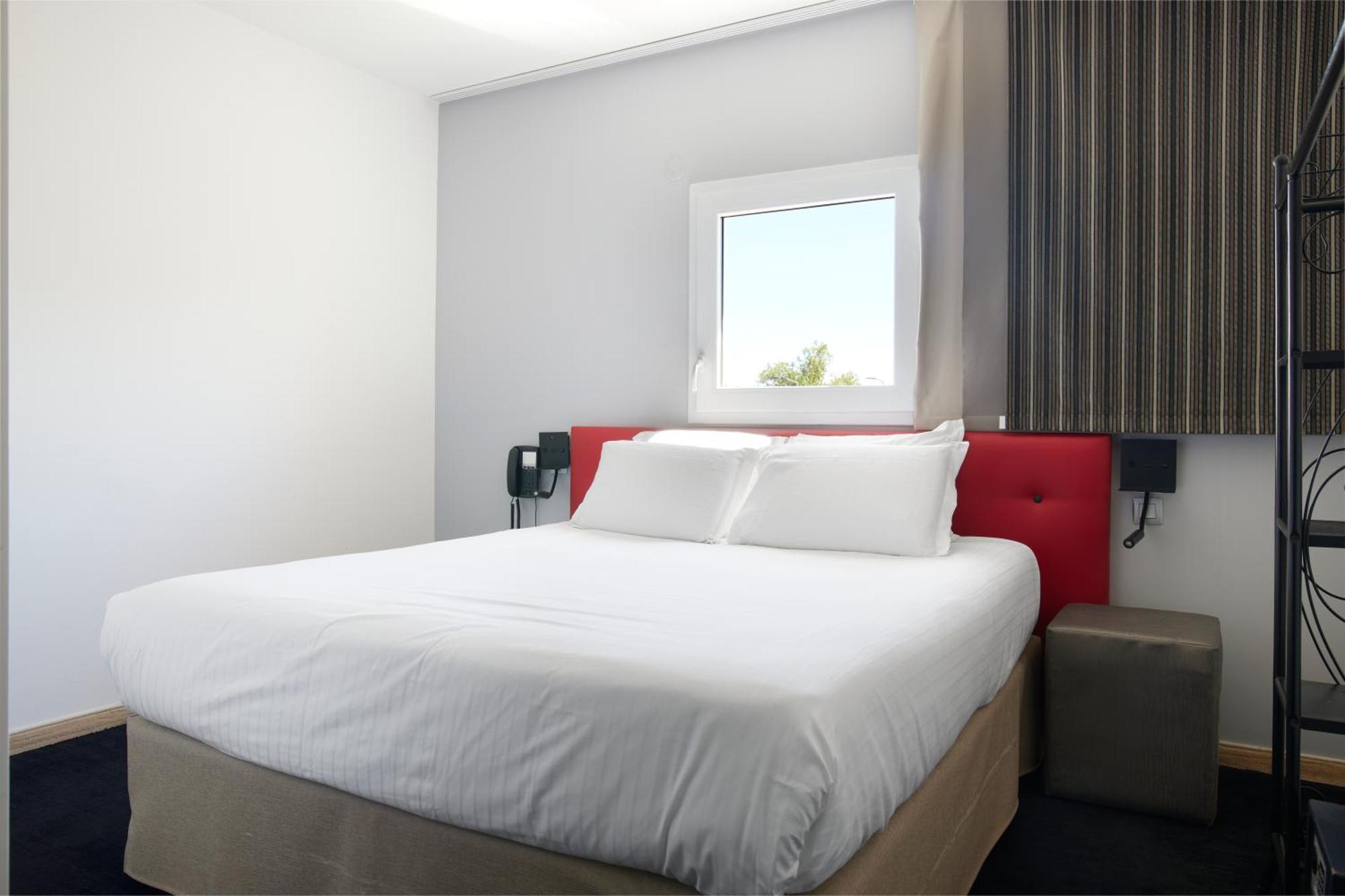 Hotel Restaurant Kyriad Frejus Luaran gambar
