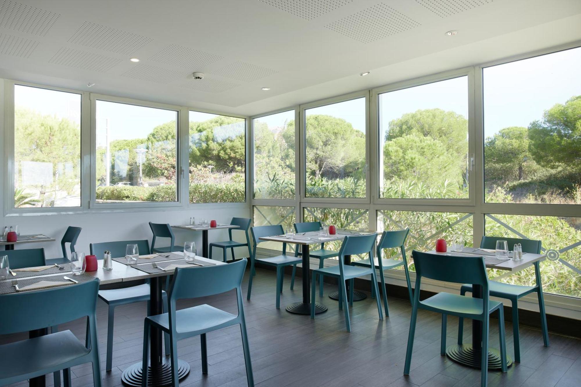 Hotel Restaurant Kyriad Frejus Luaran gambar
