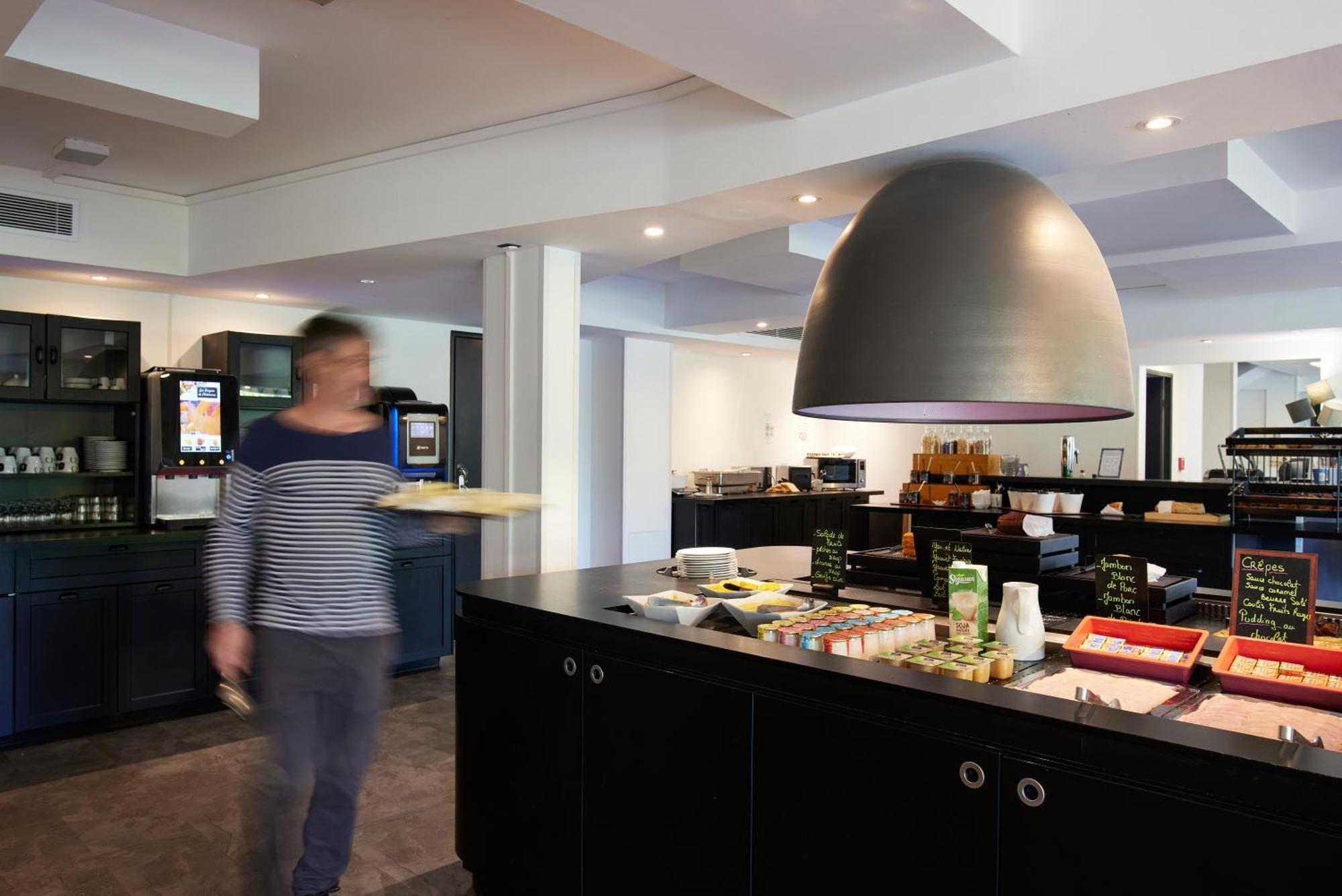 Hotel Restaurant Kyriad Frejus Luaran gambar